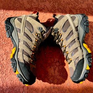 Merrill hiking shoes new